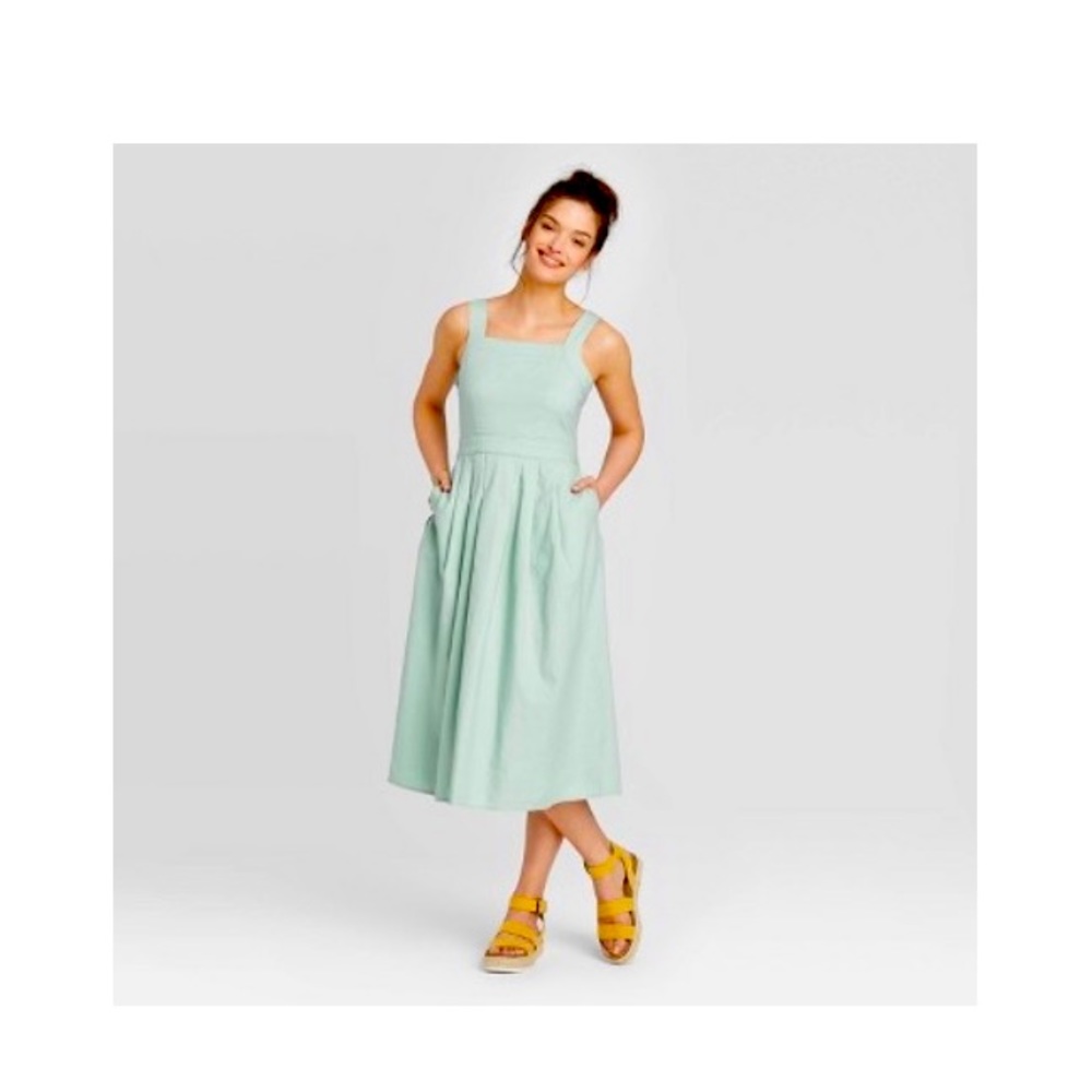 Apron pleated sleeveless dress in mint